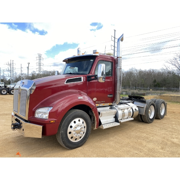 2018 KENWORTH T880 Day Cab Truck