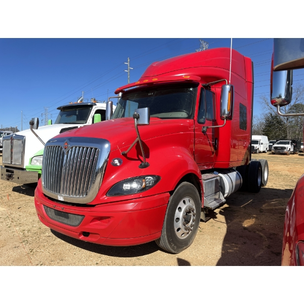 2018 INTERNATIONAL PROSTAR+ 122 Sleeper Truck