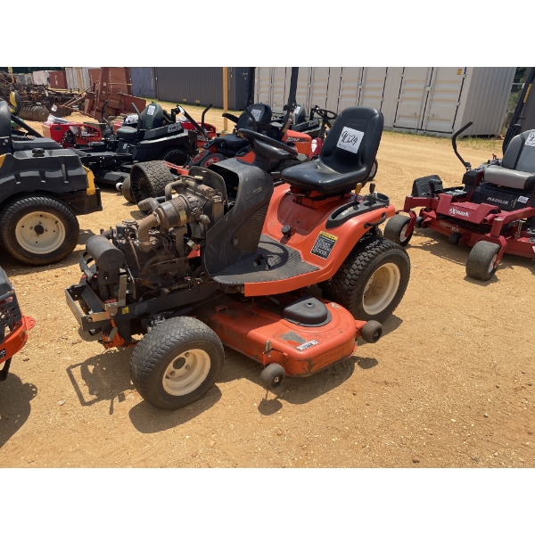 KUBOTA RIDING MOWER