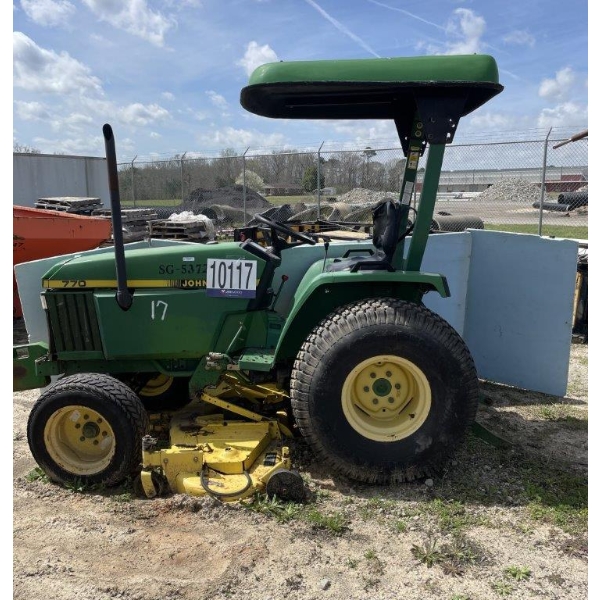 JOHN DEERE 770 Farm Tractor