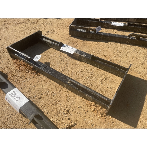QUICK ATTACH FRAME, fits skid steer loader