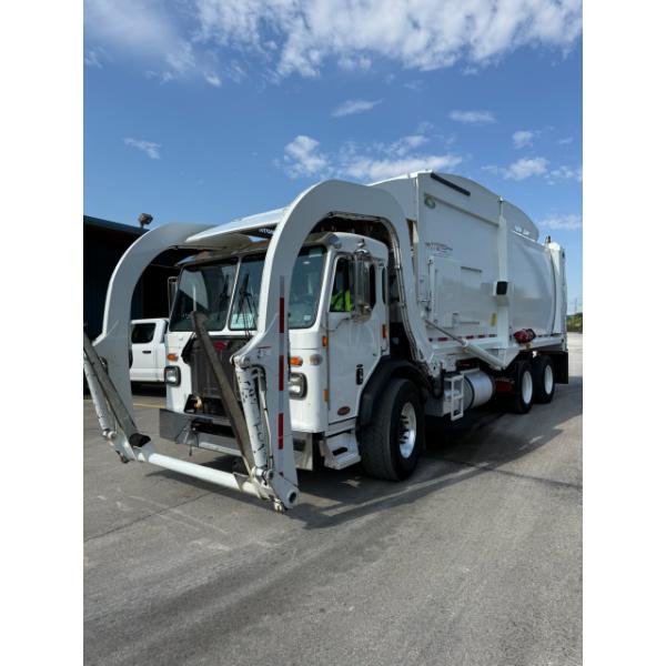 2025 PETERBILT 520 Garbage / Sanitation Truck