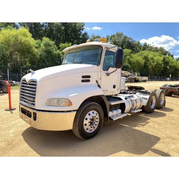 2011 MACK CXU613 Day Cab Truck