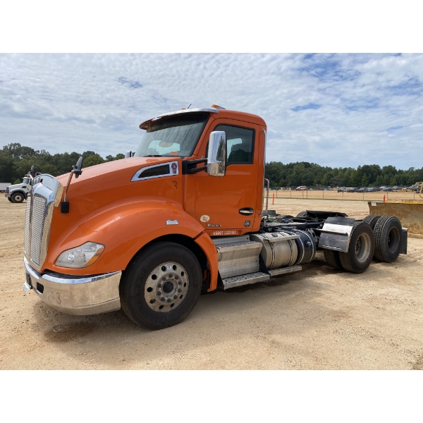 2019 KENWORTH T680 Day Cab Truck