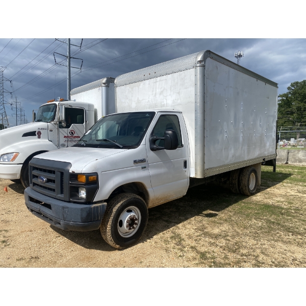 2013 FORD E350 Box Truck