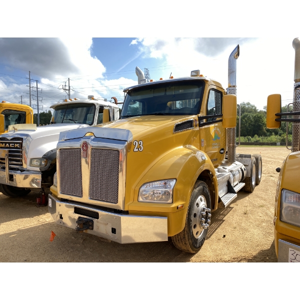 2021 KENWORTH T880 Day Cab Truck