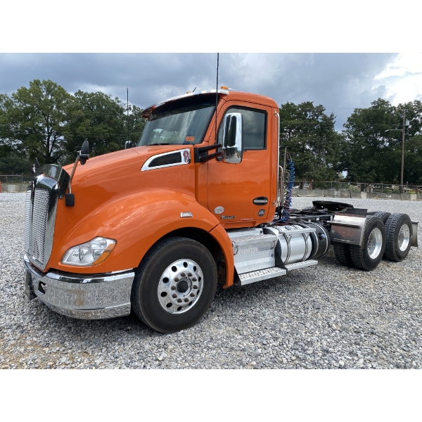 2022 KENWORTH T680 Day Cab Truck
