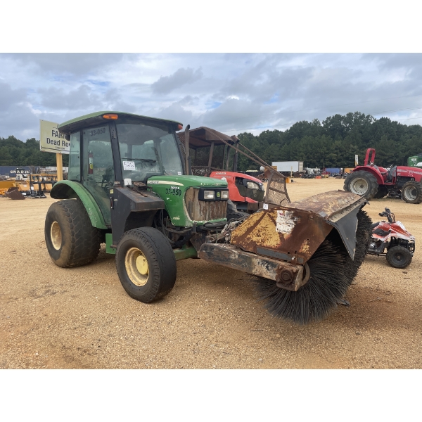 2014 JOHN DEERE 5065E Broom