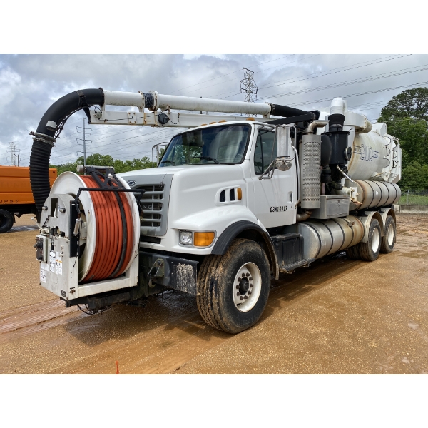 2004 STERLING LT9500 Vacuum Truck