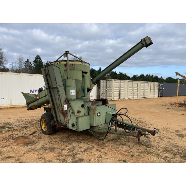 JOHN DEERE GRAIN MILL 700