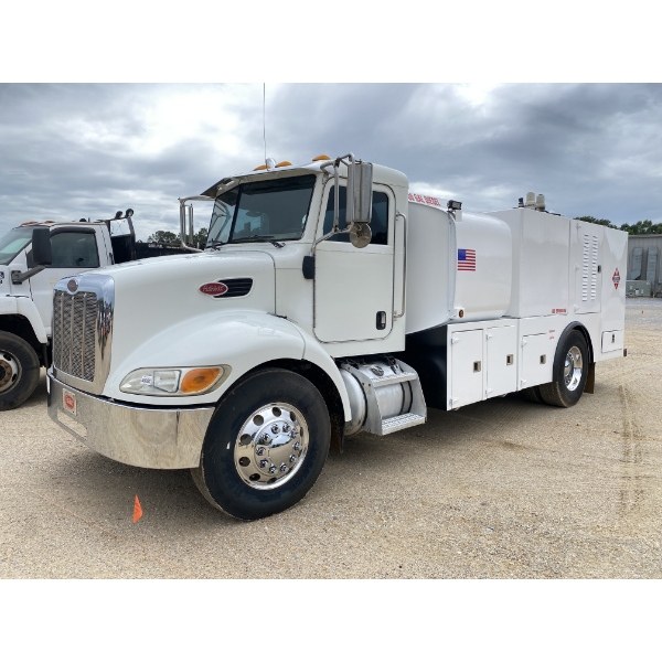 2009 PETERBILT 335 Fuel / Lube Truck