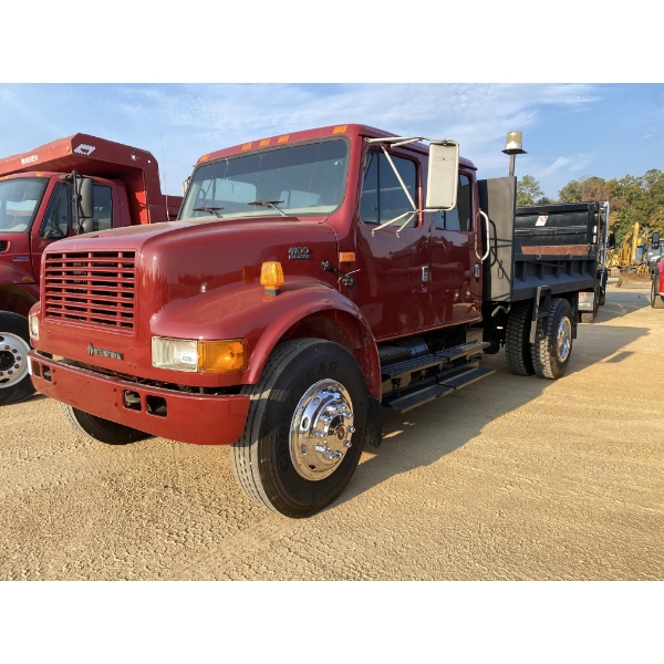 2001 INTERNATIONAL 4900 Dump Truck