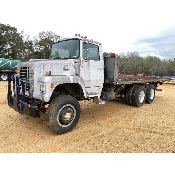 1982 FORD LNT8000 Rollback Truck