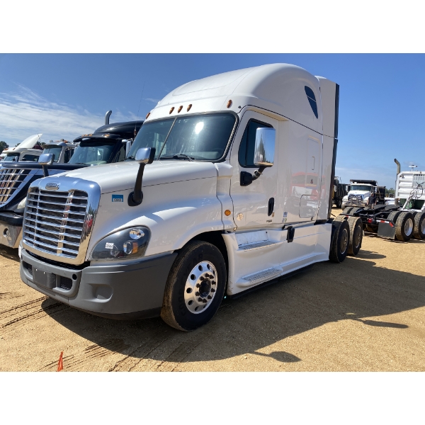 2017 FREIGHTLINER CASCADIA Sleeper Truck