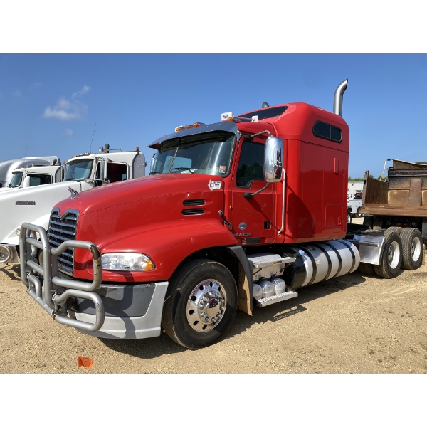 2013 MACK CXU613 Sleeper Truck