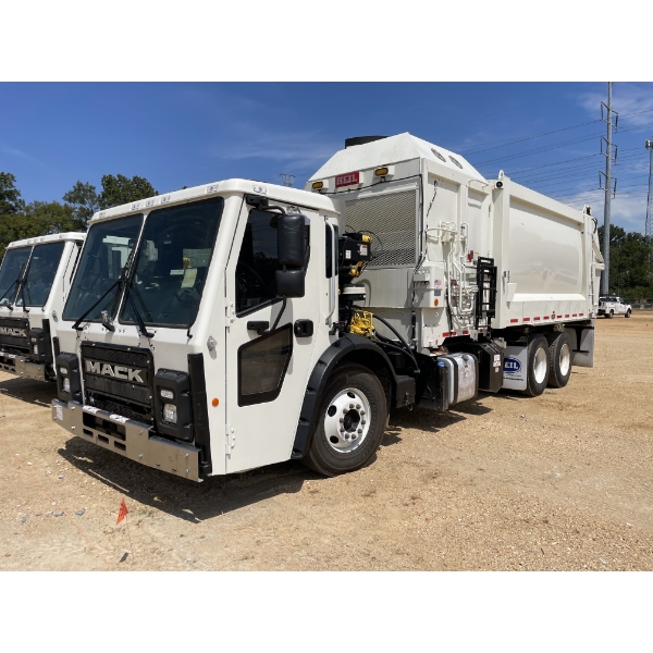 2024 MACK LR64 Garbage / Sanitation Truck