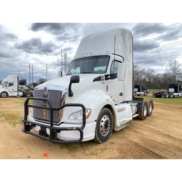 2021 KENWORTH T680 Day Cab Truck