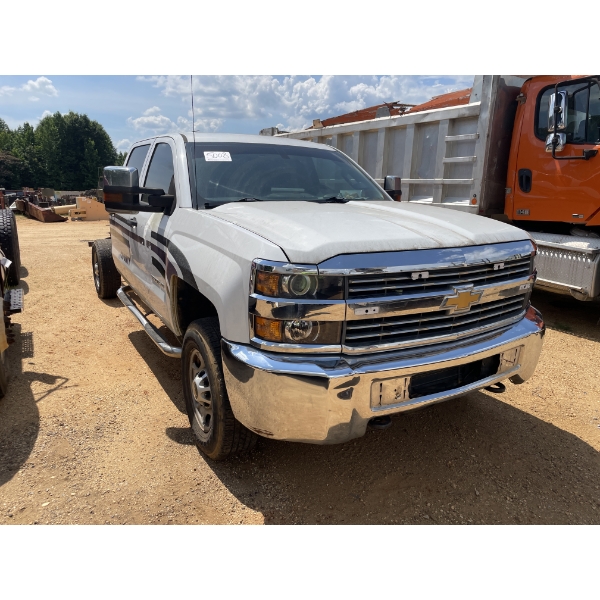 2015 CHEVROLET 2500 Cab and Chassis Truck