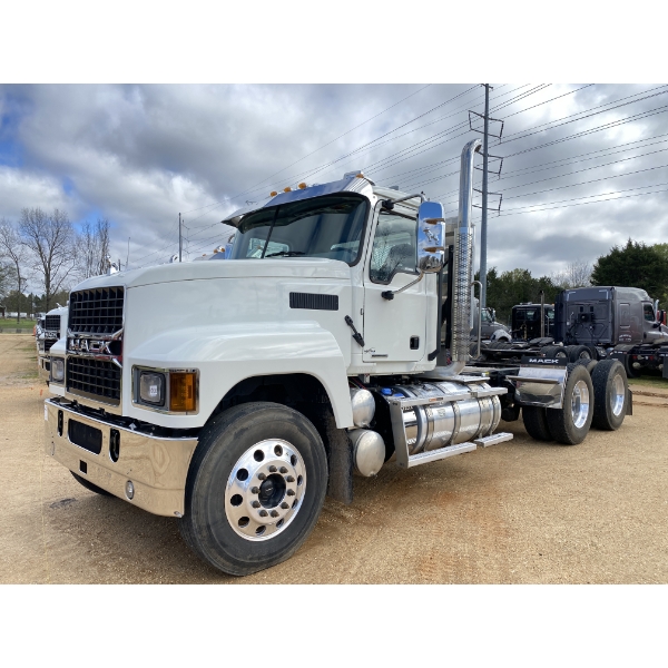 2024 MACK PI64T Day Cab Truck