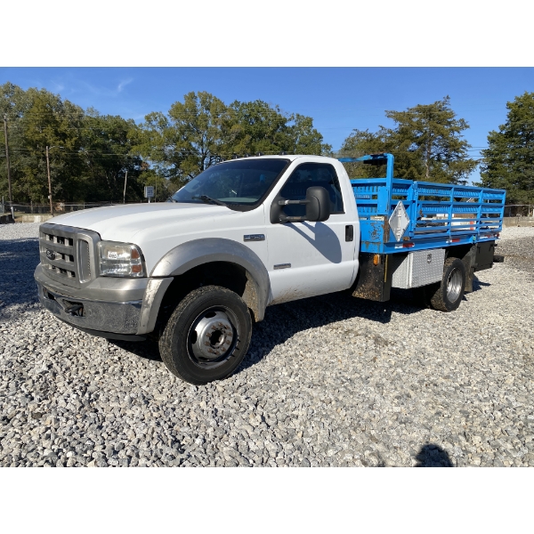 2005 FORD F550 XL Flatbed Truck