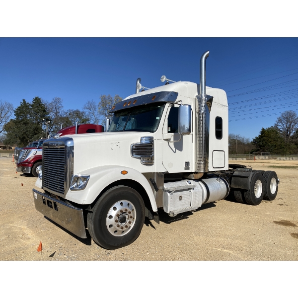 2019 FREIGHTLINER 122SD Sleeper Truck