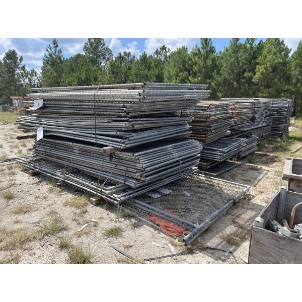 CHAIN LINK FENCE PANELS W/ FEET