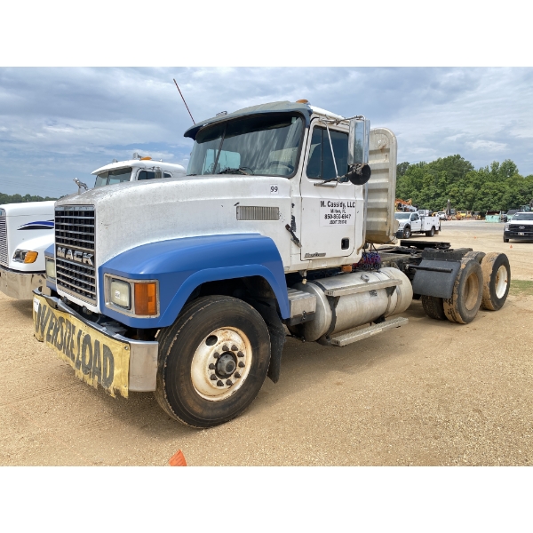 1998 MACK CH613 Day Cab Truck