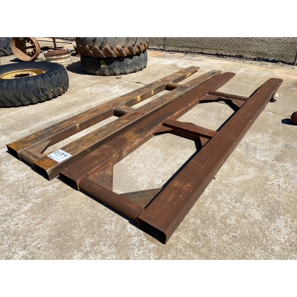 (2) HEAVY DUTY FORK EXTENSIONS & LIFT BOOM