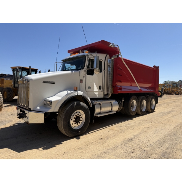 2020 KENWORTH T800 Dump Truck