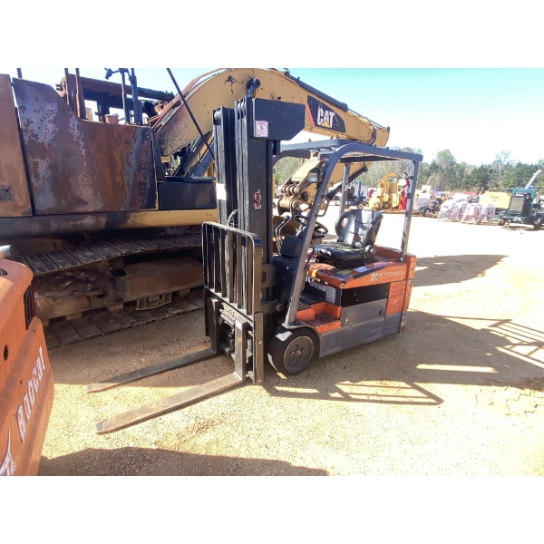 TOYOTA 7BFEU20 Forklift - Mast