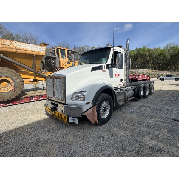 2023 KENWORTH T880 Day Cab Truck