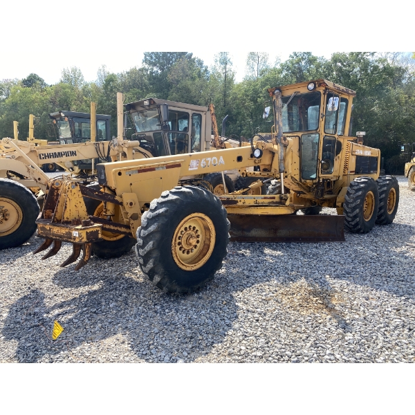 1983 JOHN DEERE 670A Motor Grader