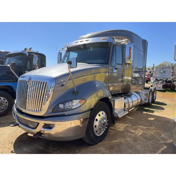 2015 INTERNATIONAL PROSTAR+ 122 Sleeper Truck