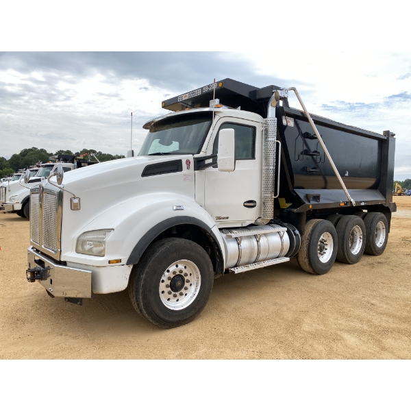 2017 KENWORTH T880 Dump Truck