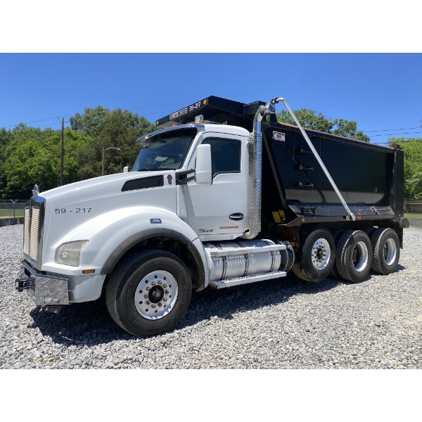 2017 KENWORTH T880 Dump Truck