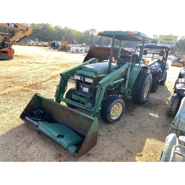 1990 JOHN DEERE 870 Farm Tractor