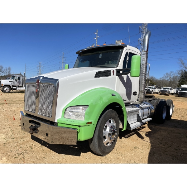 2018 KENWORTH T880 Day Cab Truck