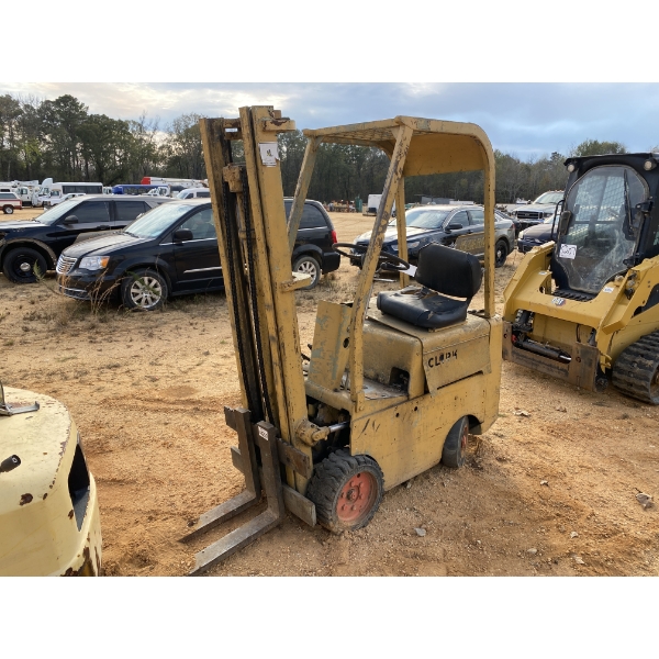 CLARK  Forklift - Mast