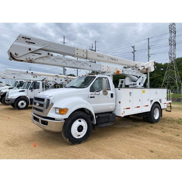 2009 FORD F750 XL Bucket Truck