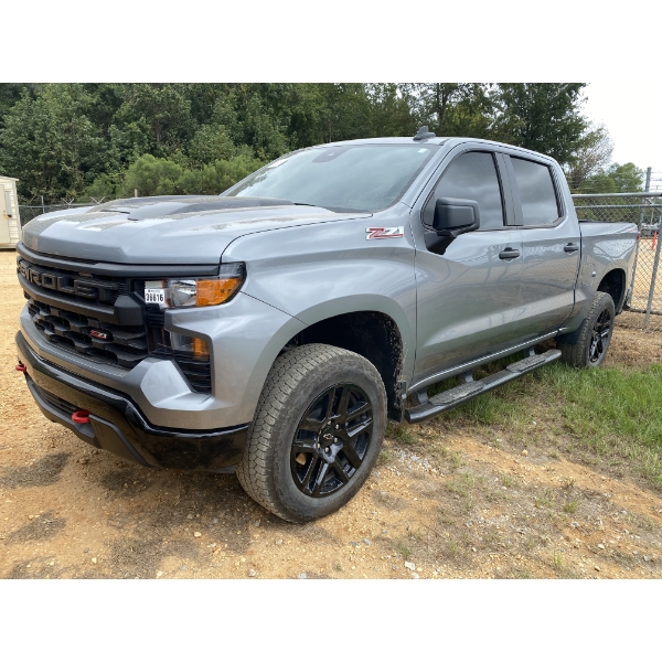 2024 CHEVROLET SILVERADO Z71 Pickup Truck