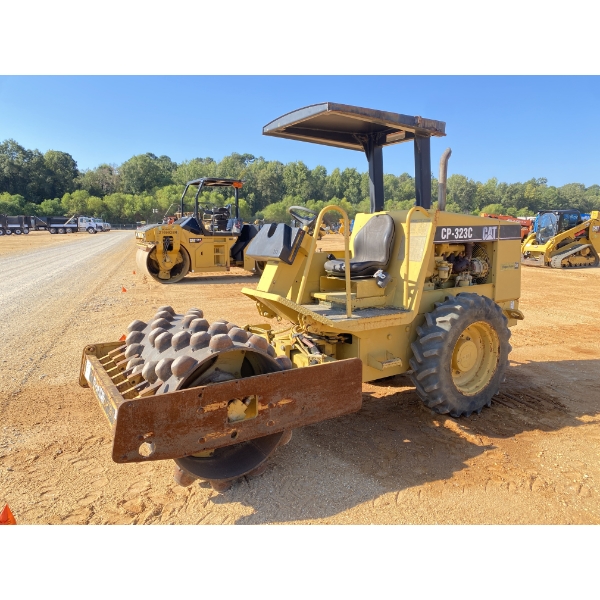 2001 CAT CP-323C Roller