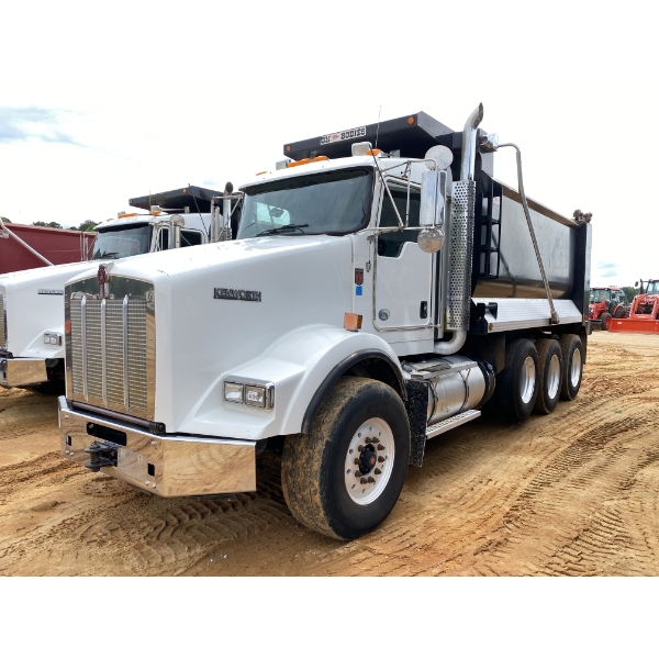 2020 KENWORTH T800 Dump Truck