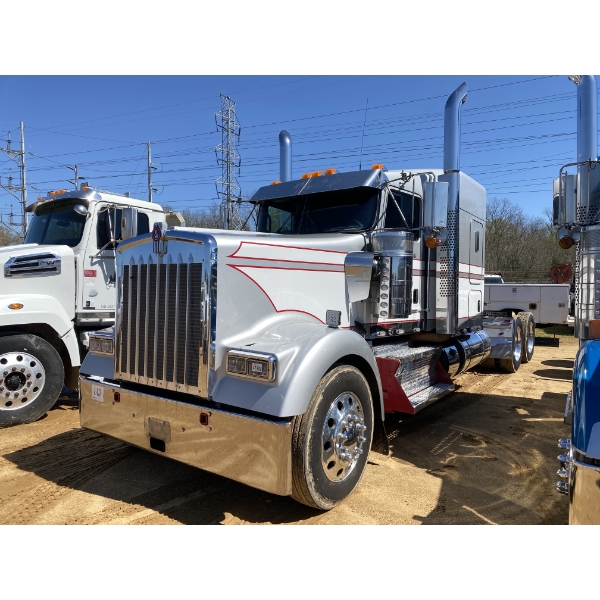 2021 KENWORTH W900L Sleeper Truck