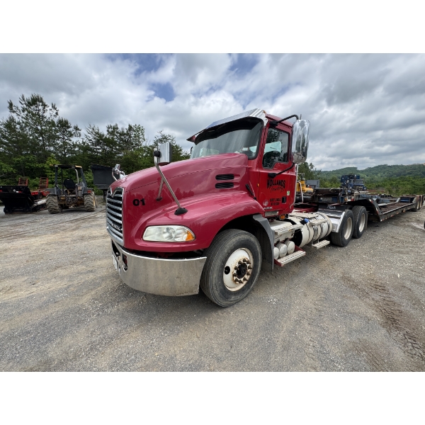 2014 MACK CXU613 Day Cab Truck