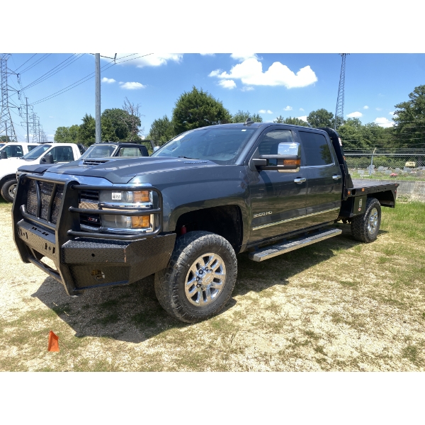 2017 CHEVROLET 3500 HD Z71 Flatbed Truck