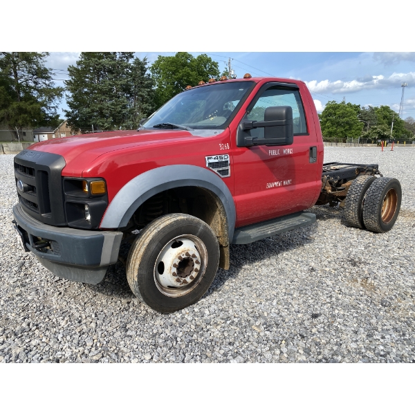 2010 FORD F450 XL Cab and Chassis Truck