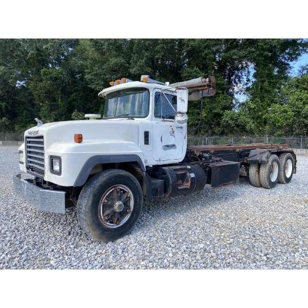1998 MACK RD688S Roll Off Truck