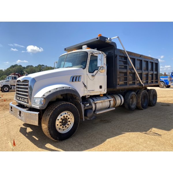 2009 MACK GU713 Dump Truck