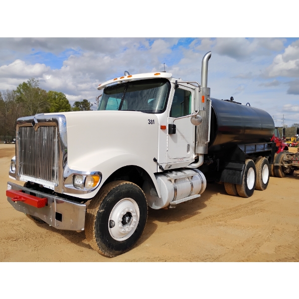 2000 INTERNATIONAL 5900i Water Truck