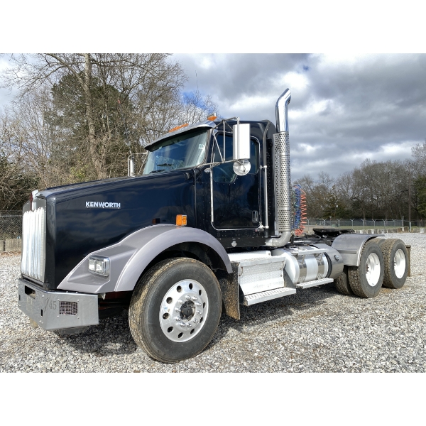 2017 KENWORTH T800 Day Cab Truck